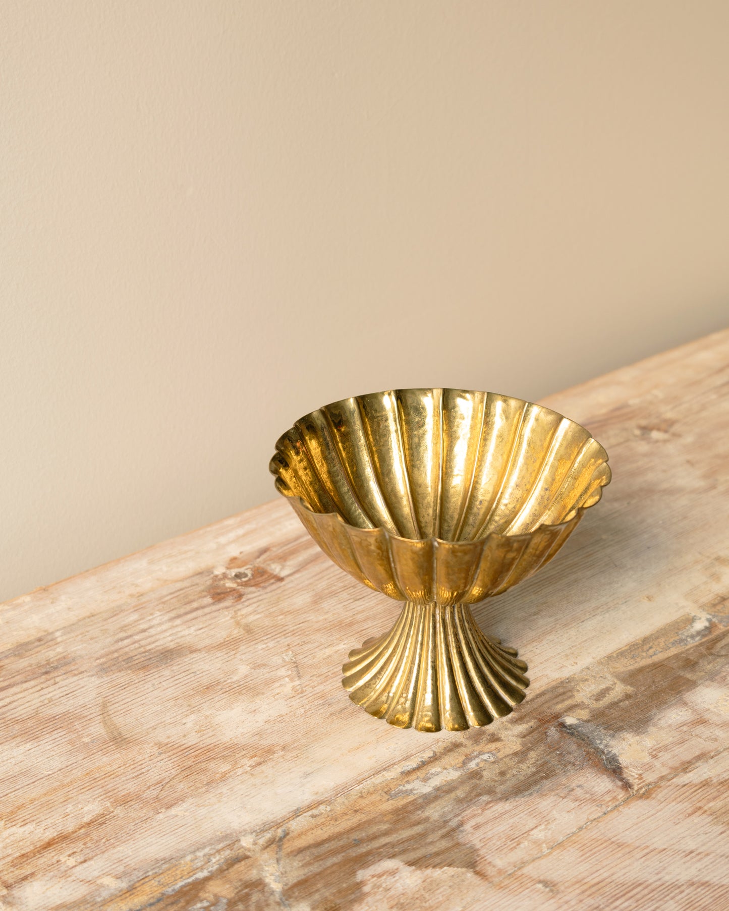 Josef Hoffmann, Wiener Werkstätte Brass Repoussé Bowl