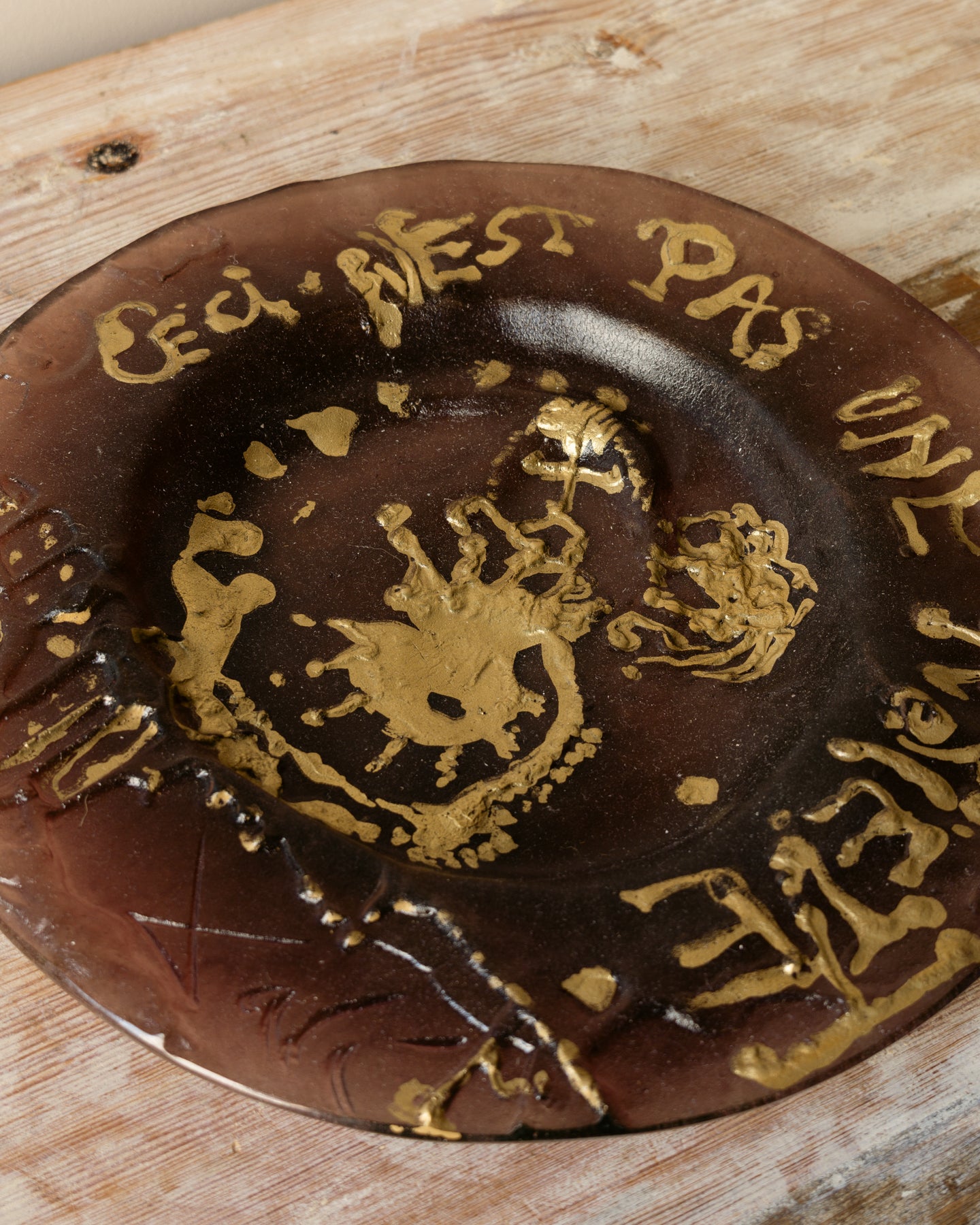 Salvador Dalí for Daum, Ceci n’est pas une assiette Pâte-de-verre Plate